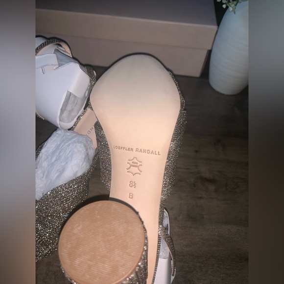 NIB LOEFFLER RANDALL CAMELLIA CHAMPAGNE PLEATED BOW ROUND HEEL - Picture 9 of 11